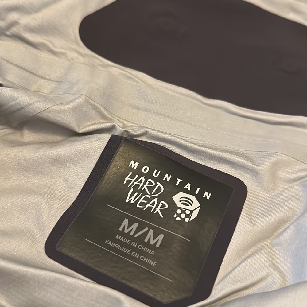 Women’s Mountain Hardware Cloud Seeker Jacket. Me… - image 7